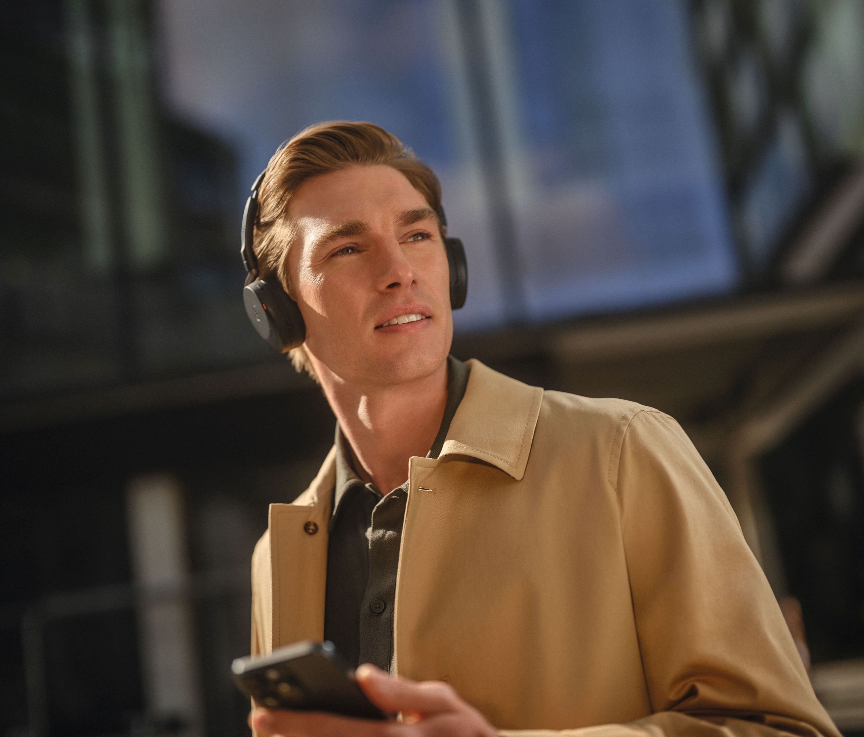 Jabra Evolve3 65 Flex Street Male.jpg
