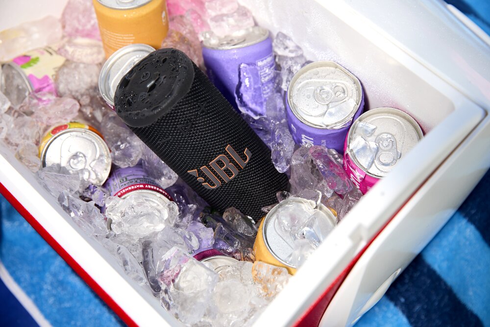 608785-JBL Grip lifestyle (4)-43eeab-large-1756460373.jpeg