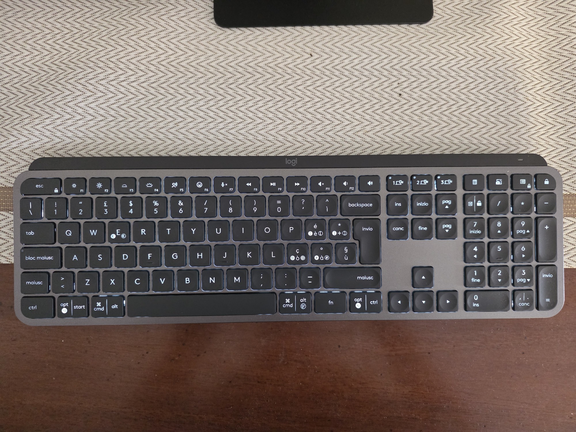 logitech_mxkeys0719_162841.jpg