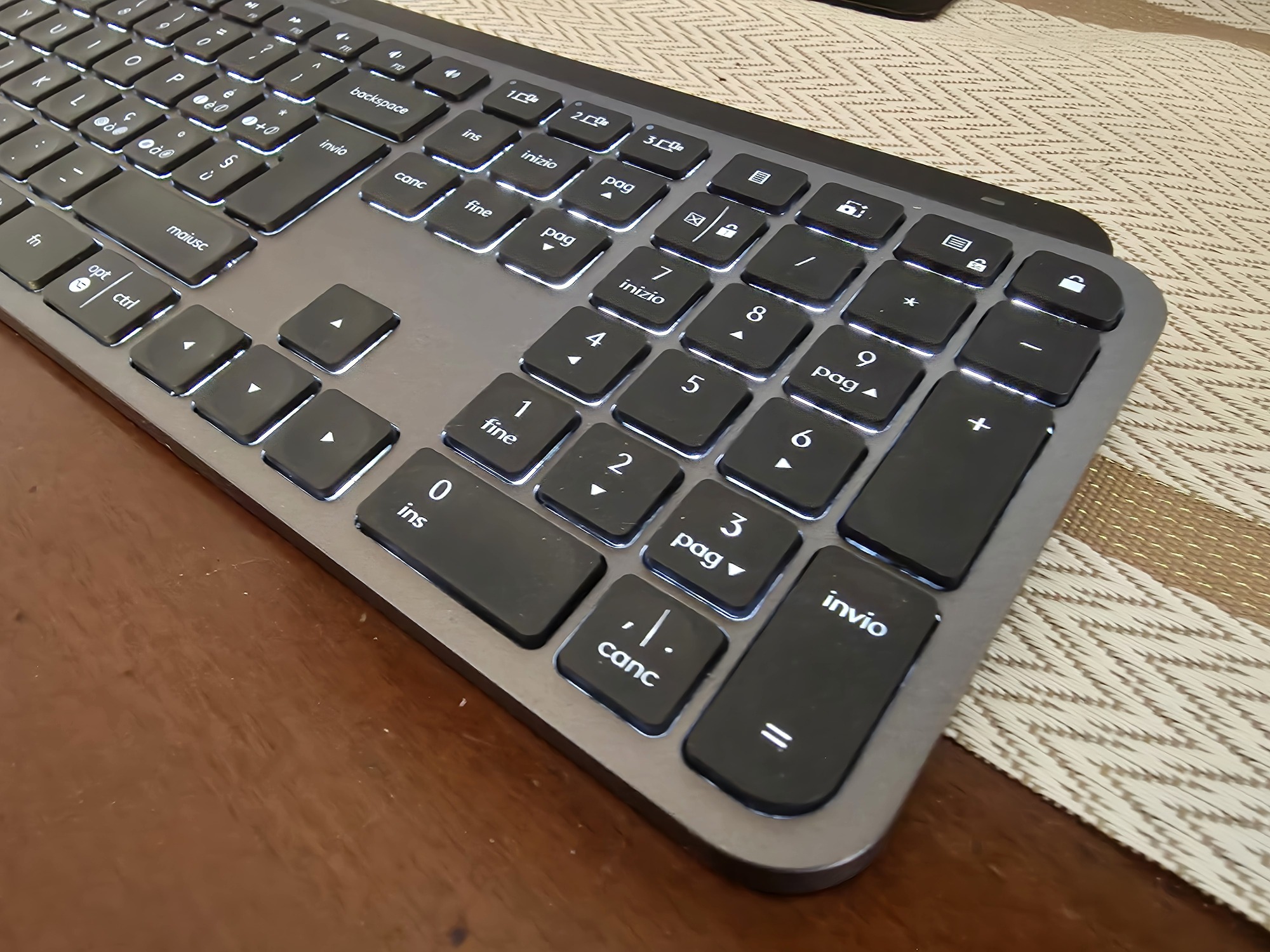 logitech_mxkeys0719_162801.jpg